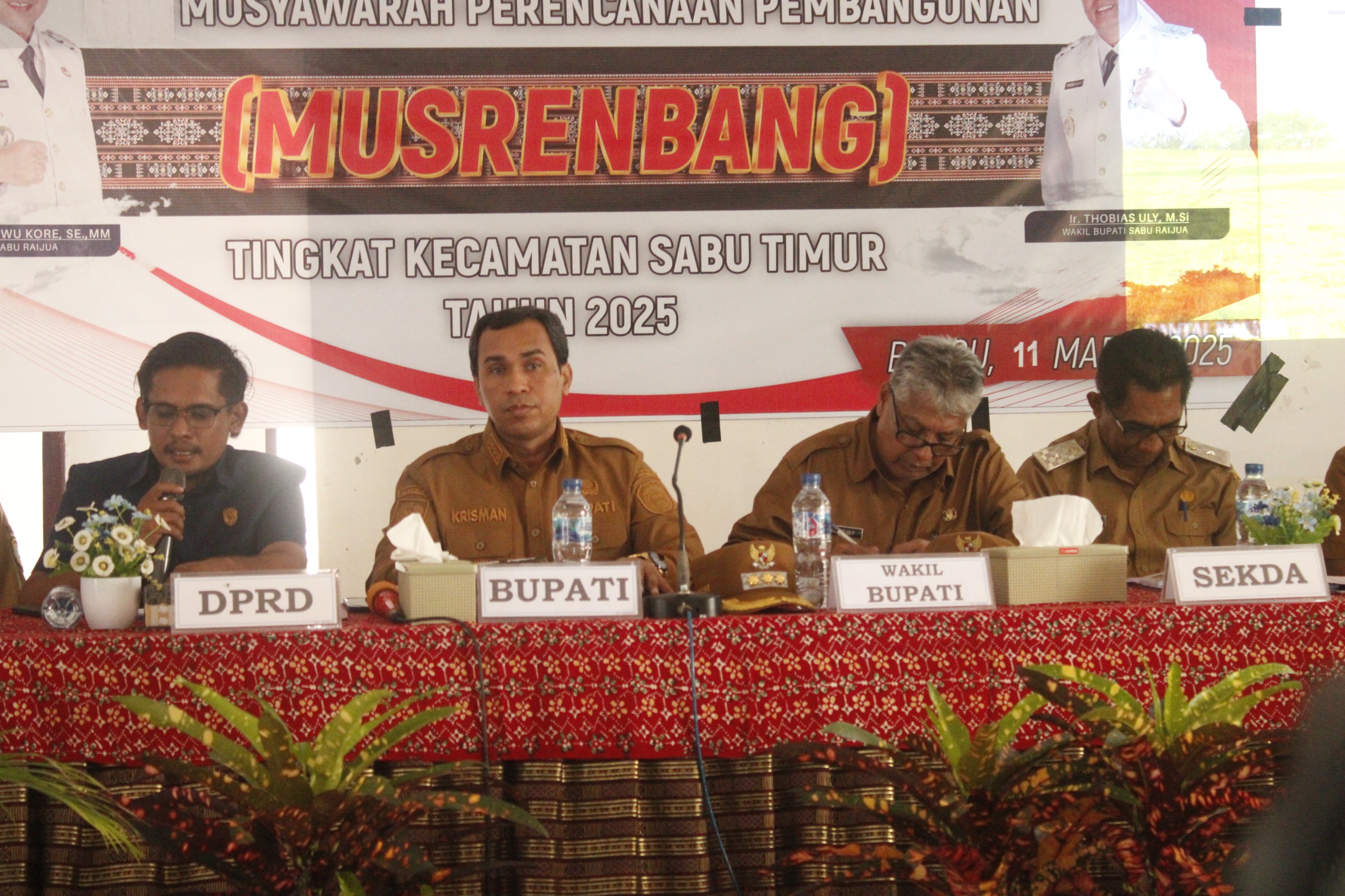 https://saburaijuakab.go.id/uploads/2025/kdh/Bupati Sabu Raijua Musrenbang Kecamatan Sabu Timur.jpeg